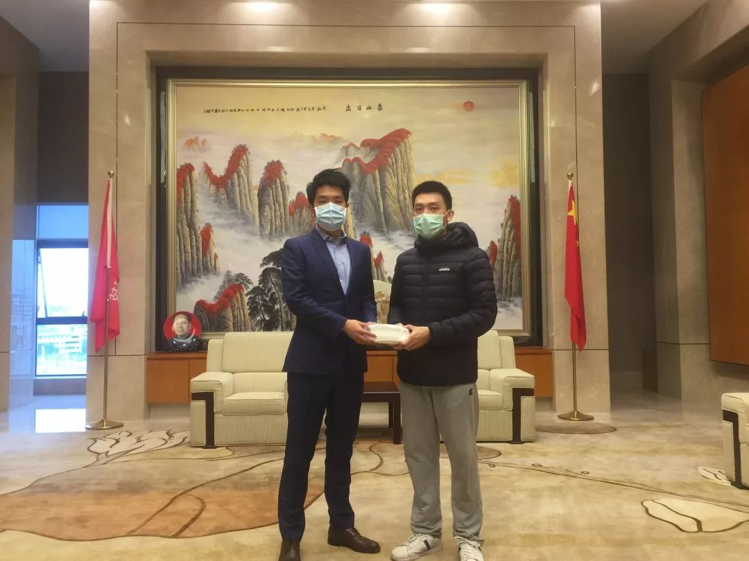 超華科技向梅州日報社捐贈2000個(gè)口罩共抗疫情